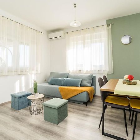 Apartments Matilda Sukosan Luaran gambar
